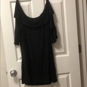 Long black top with short sleeves
